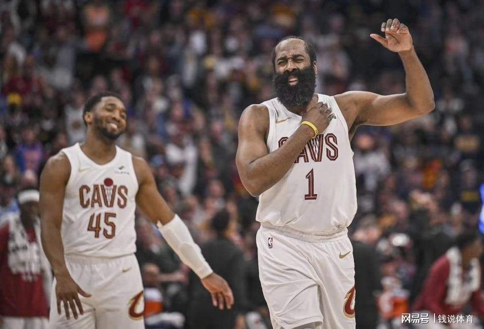 首页-骑士122-116擒鹰取四连胜，赛后四大利好曝光，东决之路稳了